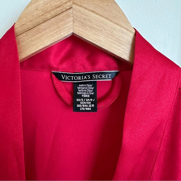 Victoria’s Secret XS/S Red Lightweight Ruffle Sleeve Robe Christmas Holiday - Picture 3 of 5